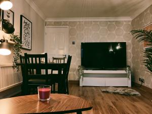 Gallery image of City Centre Apartment- Beautiful Old Town- with Parking in Hull +16 photos