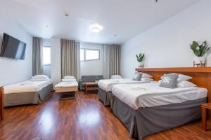 Ένα ή περισσότερα κρεβάτια σε δωμάτιο στο Hotel Tuulonen