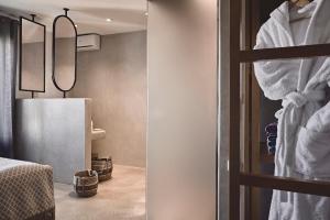 A bathroom at Noon Beyond Accommodation