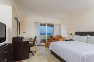 Postel nebo postele na pokoji v ubytování Fiesta Inn Veracruz Boca Del Rio