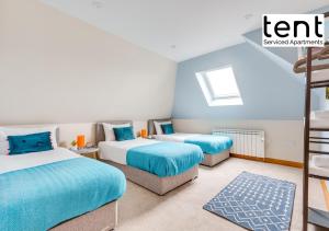 Gallery image of Bright, Stylish Two Bedroom Apt in Town Centre with Free Parking at Tent Serviced Apartments Chertsey in Chertsey +9 photos