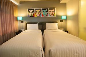 Idoop Hotel by Prasanthi客房内的一张或多张床位