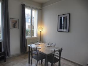 Dining area sa apartment