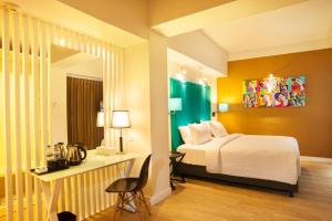 Tempat tidur dalam kamar di idoop Hotel Lombok