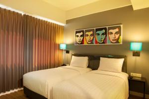 Idoop Hotel by Prasanthi客房内的一张或多张床位