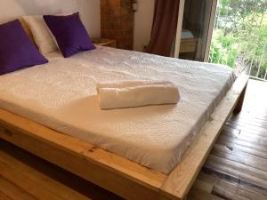 En eller flere senge i et værelse på Maison entière ChezSoa, antananarivo