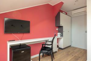 Televízia a/alebo spoločenská miestnosť v ubytovaní ĄĘ Hostel Nowy Świat