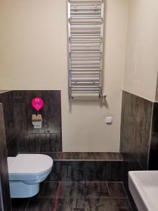 Kúpeľňa v ubytovaní 317 w ROYAL TULI SAND prywatny APARTAMENT przy plaży z aneksem kuchennym