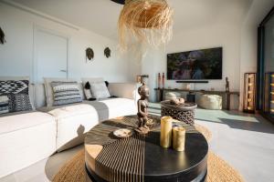 Large Boho Chic Apartment with Sea View and Spa at Oasis325 ...