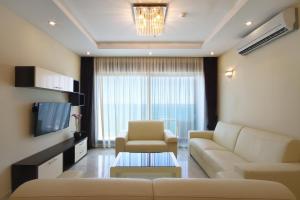 Ruang duduk di Shine residence