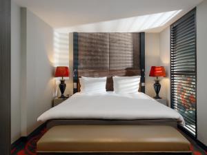 Postelja oz. postelje v sobi nastanitve The Dominican, Brussels, a Member of Design Hotels