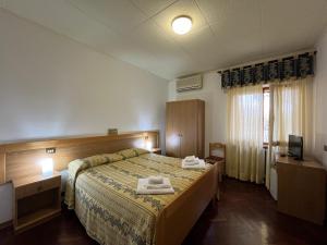 Postel nebo postele na pokoji v ubytování Hotel La Torretta + 37 fotografií