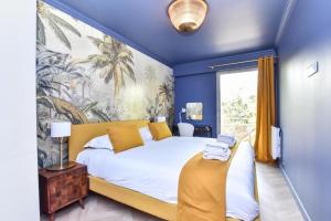 a bedroom with a large bed with blue walls at luxury Paris La Vie En Rose jacuzzi terrasse Parking in Paris