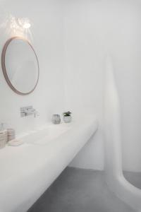 a bathroom with a sink and a mirror at Vista Infinita in Agios Ioannis Mykonos