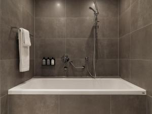 Kopalnica v nastanitvi The Dominican, Brussels, a Member of Design Hotels