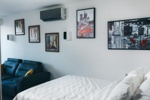 Кровать или кровати в номере HelloSky Apartment