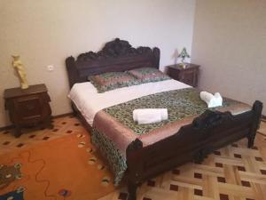 Postel nebo postele na pokoji v ubytování Tbilisi Marjani