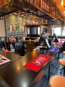Imagen de la galería de Mersey view Hotel & Pub, en Hale