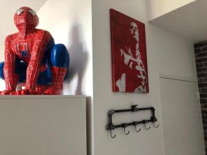 Afbeelding uit fotogalerij van Le Marvel centre la Brèche wifi vue jardin in Niort