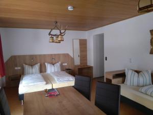 Postel nebo postele na pokoji v ubytování Pension Schneider, Bad Gögging