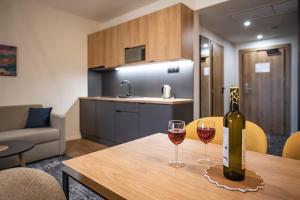 Kuchyňa alebo kuchynka v ubytovaní Apartmán Drahokam Bešeňová