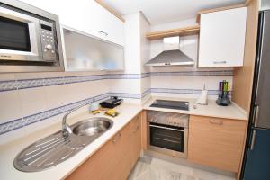 Kuchyň nebo kuchyňský kout v ubytování Expoholidays - Apartamentos Puerto Almerimar