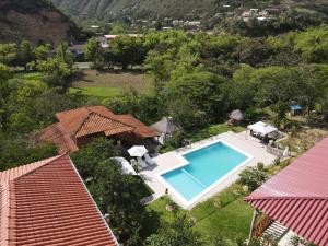 Výhľad na bazén v ubytovaní Utcubamba River Lodge alebo v jeho blízkosti