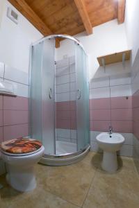 Bilik mandi di West Sardinia Apartment 2 +39 gambar