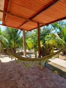hamak w pawilonie z palmami w obiekcie Casa de praia Barra grande w mieście Maragogi +52 zdjęcia
