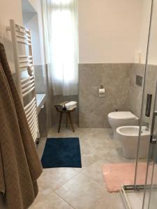 Ένα μπάνιο στο Menton vue jardins Biovès spacieux 2 pièces 52m2 en hypercentre