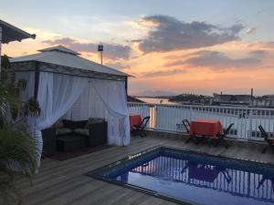a view of a deck with a swimming pool at Hotel Pousada Irmaos Freyhardt in Rio de Janeiro