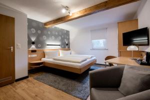 Postel nebo postele na pokoji v ubytování Gasthof zur Krone