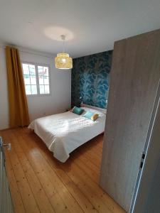 Postel nebo postele na pokoji v ubytování les JARDINS de PRATAVONE