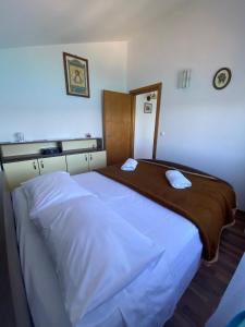 Postel nebo postele na pokoji v ubytování Apartmani Marija