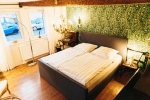 a bedroom with a large bed with a green wall at Tante Berg B&B in Bad Vilbel