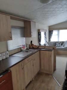 Gallery image of Lovely Static 6 Bed Caravan at Billing Aquadrome in Great Billing