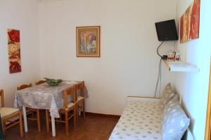 A television and/or entertainment centre at Lacona Mare - HelloElba