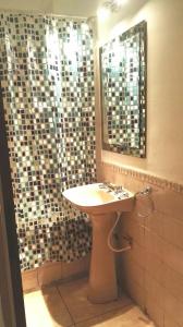 Et badeværelse på Amplio y Centrico