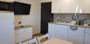 A kitchen or kitchenette at Lovely Аpartment in IGLIKA 2,Borovets