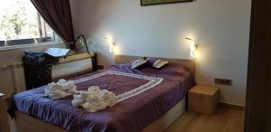 A bed or beds in a room at Lovely Аpartment in IGLIKA 2,Borovets