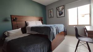 ein Schlafzimmer mit einem Bett und einem Stuhl darin in der Unterkunft New House with Private Pool in Manzanillo