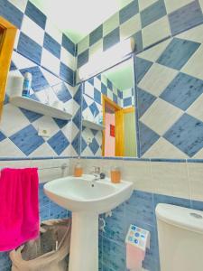 a bathroom with a sink and a mirror at Bungalow Playmar in Playa del Ingles