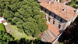 an overhead view of a large house with trees at Bastide Beaudinard in Aubagne
