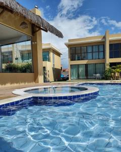 una gran piscina frente a un edificio en Casa Milagres Morada do Toque l Prêmio travellers choice 2023, en São Miguel dos Milagres