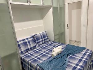 מיטה או מיטות בחדר ב-Perto da Praia e Piscina na cobertura