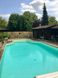 Kép le bon chemin roulotte szállásáról Sainte-Nathalène városában a galériában