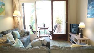 a living room with a couch and a television at Clip B-2 - Llafranc in Llafranc