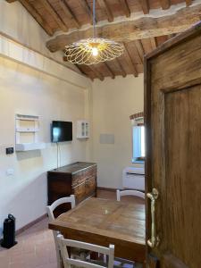 Televízia a/alebo spoločenská miestnosť v ubytovaní Porta del Chianti Tuscany Apartment
