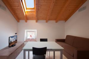 a living room with a table and a couch at Appartamenti al Canton in Colà di Lazise