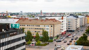Zdjęcie z galerii obiektu City center 1R studio with perfect view, parking w mieście Oulu
